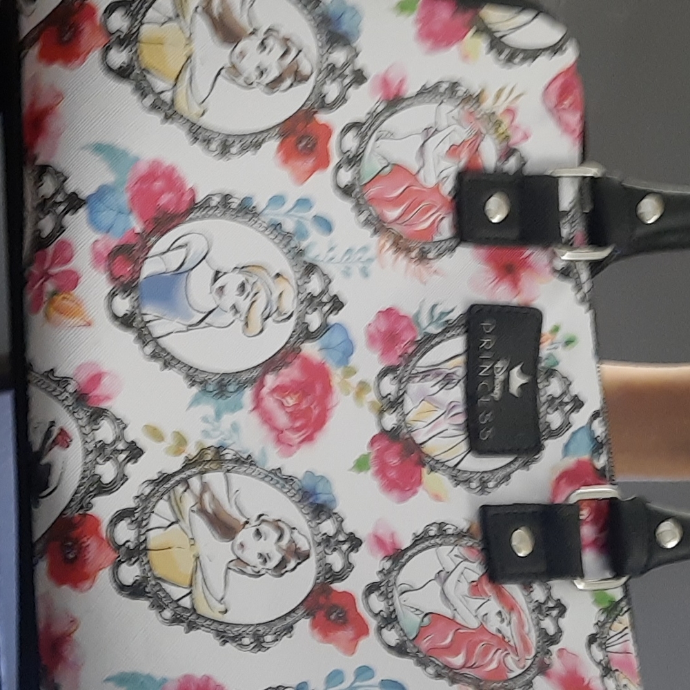 Disney Princess tote w Ariel, Cinderella, Rapunzel and Belle . Make me an offer